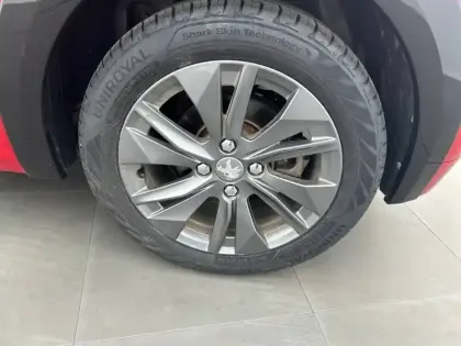 Photo 12 Peugeot 208  Electrique 50 kWh 136ch