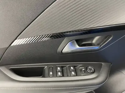 Photo 31 Peugeot 208  PureTech 100 S&S BVM6