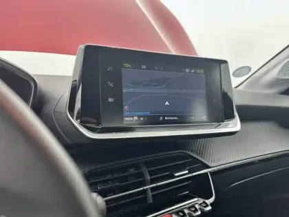 Photo 20 Peugeot 208  Electrique 50 kWh 136ch