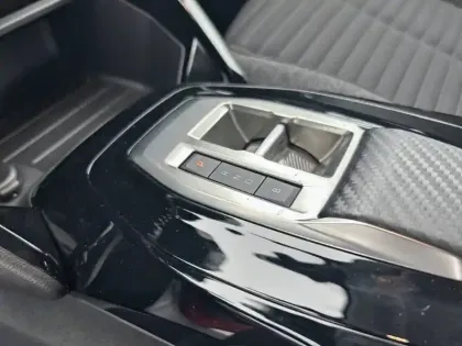 Photo 13 Peugeot 208  Electrique 50 kWh 136ch