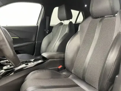 Photo 13 Peugeot 2008  PureTech 130 S&S EAT8