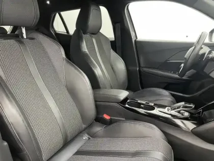 Photo 58 Peugeot 2008  PureTech 130 S&S EAT8