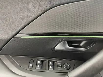 Photo 63 Peugeot 2008  PureTech 130 S&S EAT8