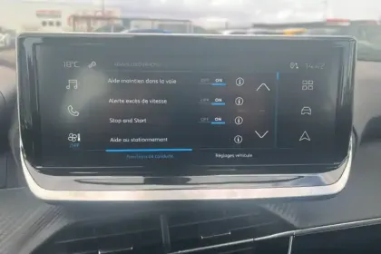 Photo 43 Peugeot 2008  Hybrid 136 e-DCS6