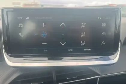 Photo 41 Peugeot 2008  Hybrid 136 e-DCS6