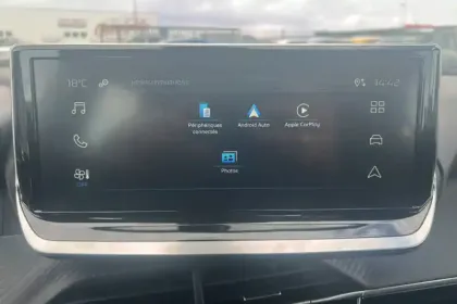 Photo 42 Peugeot 2008  Hybrid 136 e-DCS6