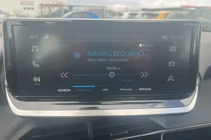 Photo 39 Peugeot 2008  Hybrid 136 e-DCS6