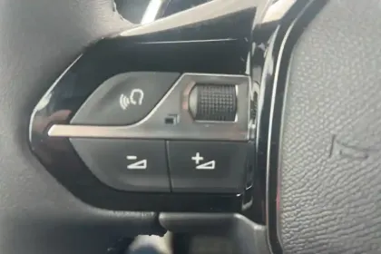 Photo 58 Peugeot 2008  Hybrid 136 e-DCS6