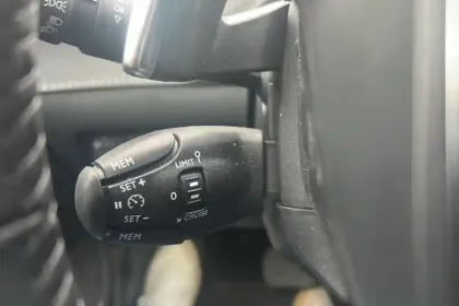 Photo 37 Peugeot 2008  Hybrid 136 e-DCS6