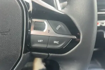 Photo 59 Peugeot 2008  Hybrid 136 e-DCS6