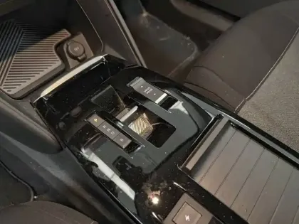 Photo 13 Citroën C4 e- 136 ch Automatique