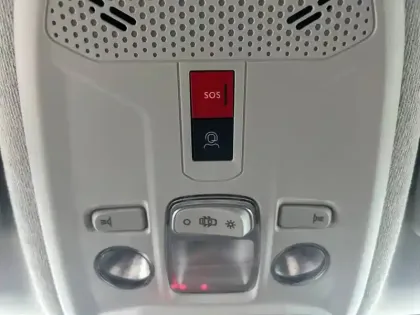 Photo 40 Citroën C4 e- 136 ch Automatique