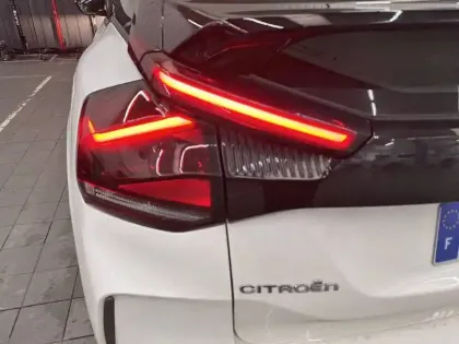 Photo 16 Citroën C4 e- 136 ch Automatique