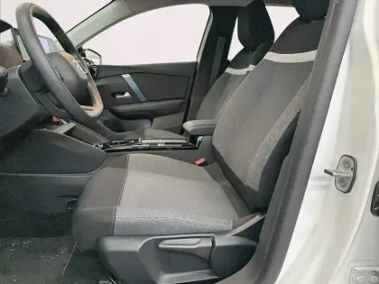 Photo 10 Citroën C4 e- 136 ch Automatique