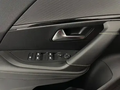 Photo 28 Peugeot 2008  Electrique 136 ch