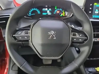 Photo 8 Peugeot 208  Electrique 50 kWh 136ch