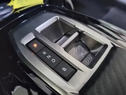 Photo 13 Peugeot 208  Electrique 50 kWh 136ch