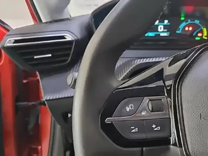 Photo 27 Peugeot 208  Electrique 50 kWh 136ch