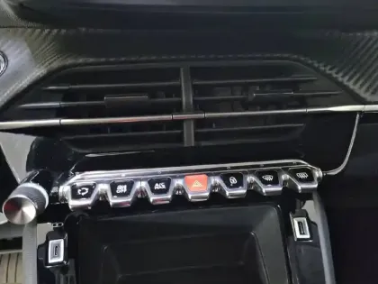 Photo 24 Peugeot 208  Electrique 50 kWh 136ch