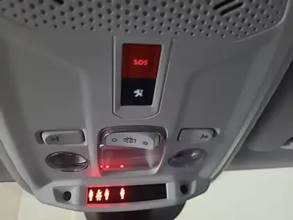 Photo 25 Peugeot 208  Electrique 50 kWh 136ch