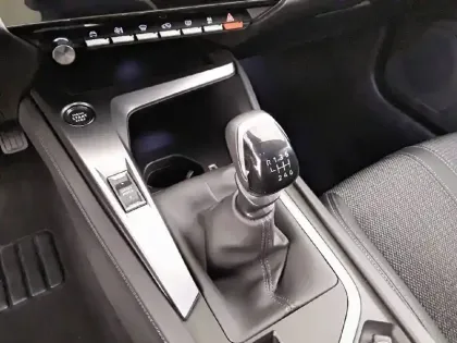 Photo 13 Peugeot 308  SW PureTech 130ch S&S BVM6