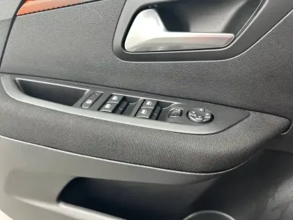 Photo 14 Peugeot 208  Electrique 50 kWh 136ch