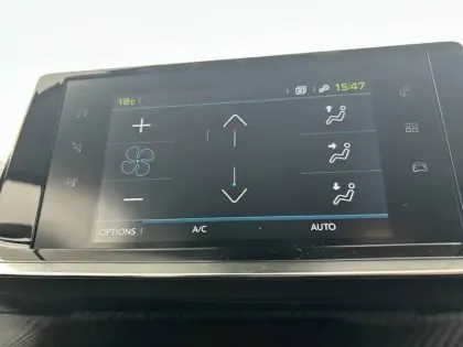 Photo 23 Peugeot 208  Electrique 50 kWh 136ch