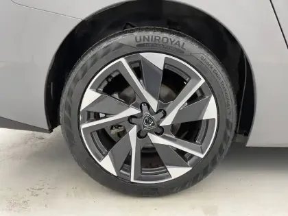 Photo 18 Peugeot 308  SW BlueHDi 130ch S&S EAT8