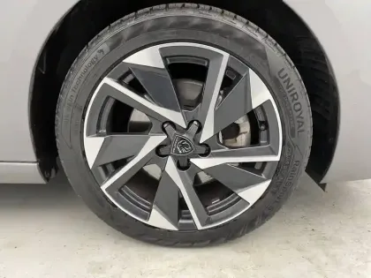 Photo 17 Peugeot 308  SW BlueHDi 130ch S&S EAT8