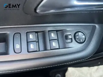 Photo 11 Peugeot 208  PureTech 100 S&S BVM6