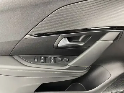 Photo 31 Peugeot 208  Electrique 50 kWh 136ch