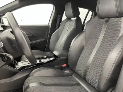 Photo 13 Peugeot 208  Electrique 50 kWh 136ch