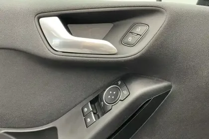 Photo 36 Ford Fiesta Gén. V Ph1 Plus 5