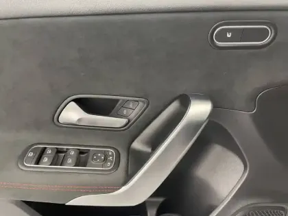 Photo 95 Mercedes Classe A  200 7G-DCT