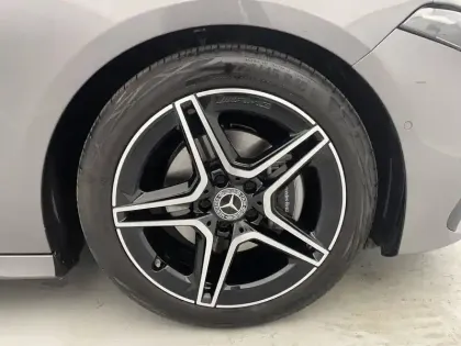 Photo 17 Mercedes Classe A  200 7G-DCT