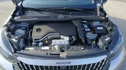Photo 15 Peugeot 2008  Hybrid 136 e-DCS6