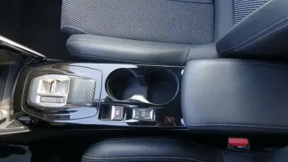 Photo 104 Peugeot 2008  Hybrid 136 e-DCS6