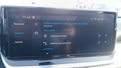 Photo 96 Peugeot 2008  Hybrid 136 e-DCS6