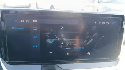 Photo 61 Peugeot 2008  Hybrid 136 e-DCS6