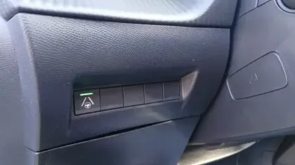 Photo 31 Peugeot 2008  Hybrid 136 e-DCS6