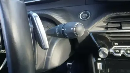 Photo 111 Peugeot 2008  Hybrid 136 e-DCS6