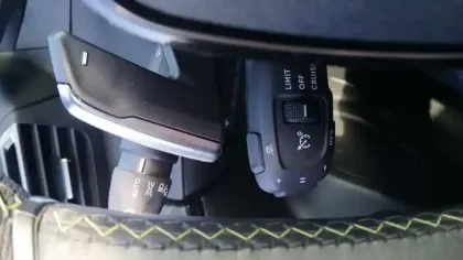 Photo 72 Peugeot 2008  Hybrid 136 e-DCS6