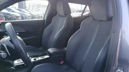 Photo 9 Peugeot 2008  Hybrid 136 e-DCS6