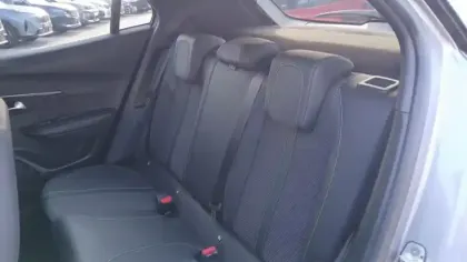 Photo 48 Peugeot 2008  Hybrid 136 e-DCS6