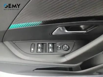 Photo 49 Peugeot 2008  PureTech 130 S&S BVM6