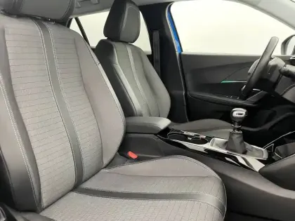 Photo 26 Peugeot 2008  PureTech 130 S&S BVM6