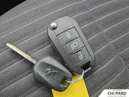 Photo 20 Peugeot 208  PureTech 75 S&S BVM5