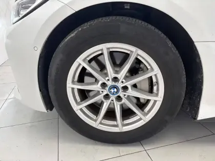 Photo 12 BMW I4  eDrive40 340 ch BVA