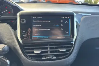 Photo 19 Peugeot 208  PureTech 82ch S&S BVM5