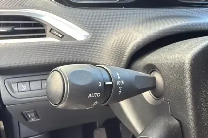 Photo 27 Peugeot 208  PureTech 82ch S&S BVM5